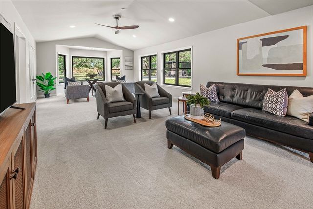 743 South Rosemary Drive, Bryan, TX 77802