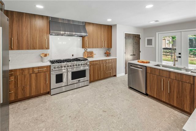 743 South Rosemary Drive, Bryan, TX 77802