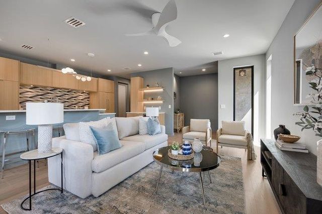 107 W Johanna ST B, Austin, TX 78704