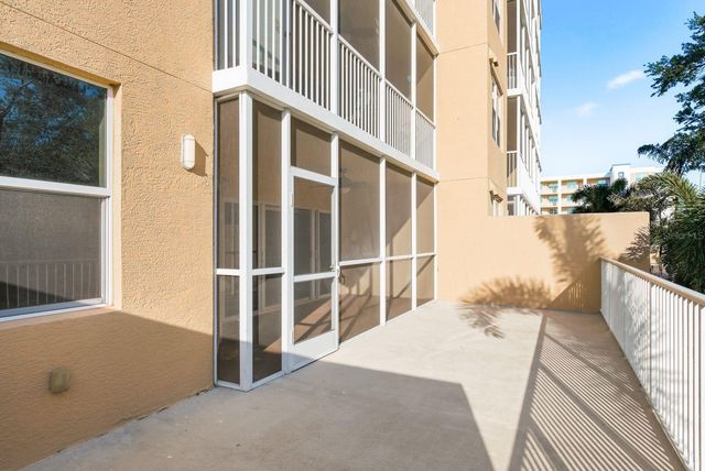 960 STARKEY ROAD 5105, Largo, FL 33771