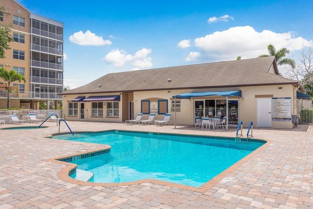 960 STARKEY ROAD 5105, Largo, FL 33771