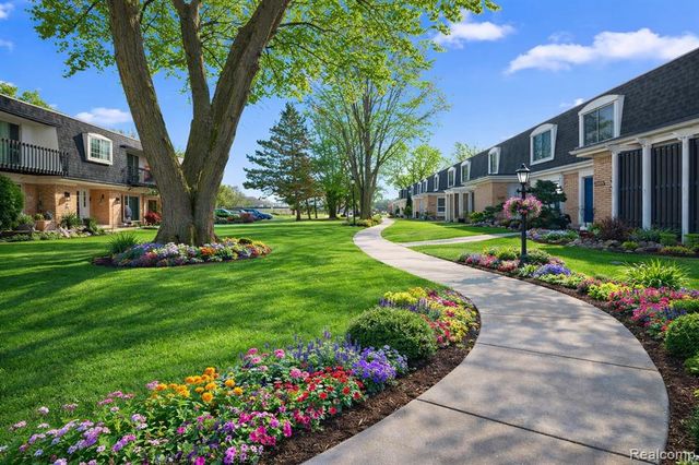 29876 City Center Drive 4, Warren, MI 48093