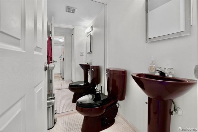 29876 City Center Drive 4, Warren, MI 48093