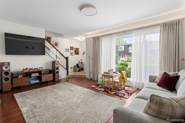 29876 City Center Drive 4, Warren, MI 48093