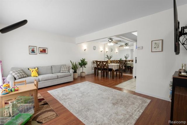 29876 City Center Drive 4, Warren, MI 48093