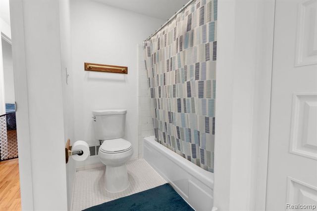 29876 City Center Drive 4, Warren, MI 48093