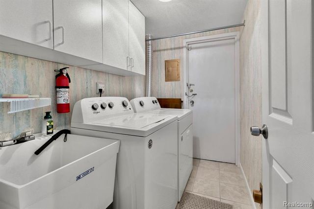 29876 City Center Drive 4, Warren, MI 48093