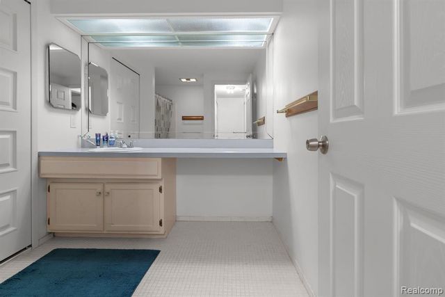 29876 City Center Drive 4, Warren, MI 48093