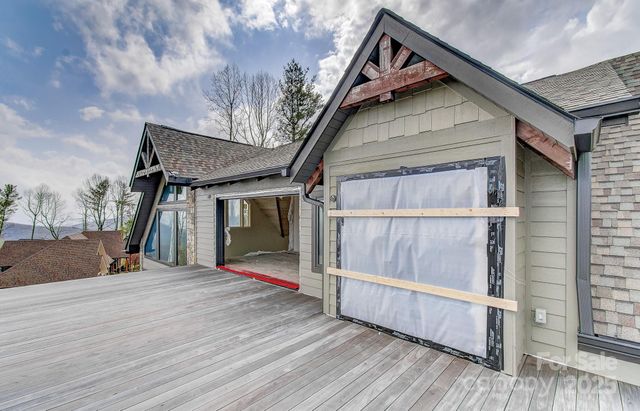 475 Dancing Bear Drive, Hendersonville, NC 28792