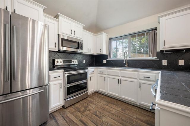 401 Tecumseh Meadows Court, Norman, OK 73069