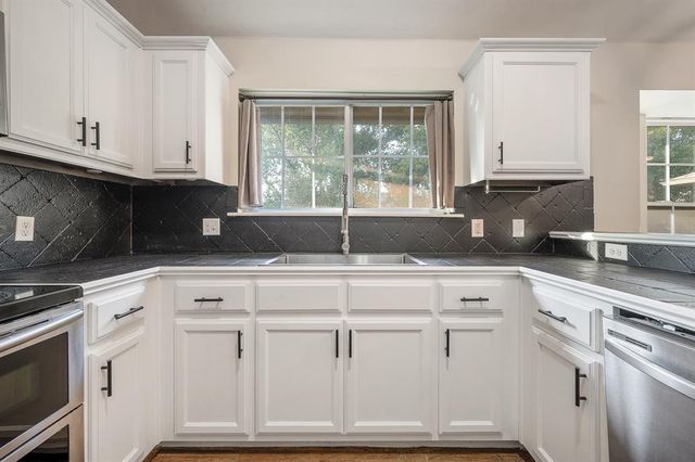 401 Tecumseh Meadows Court, Norman, OK 73069