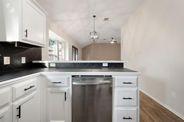 401 Tecumseh Meadows Court, Norman, OK 73069