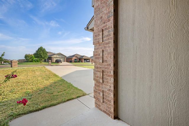401 Tecumseh Meadows Court, Norman, OK 73069