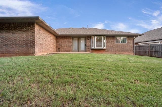 401 Tecumseh Meadows Court, Norman, OK 73069