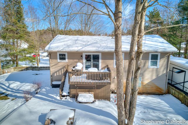 3711 Automobile Road, Muskegon, MI 49445