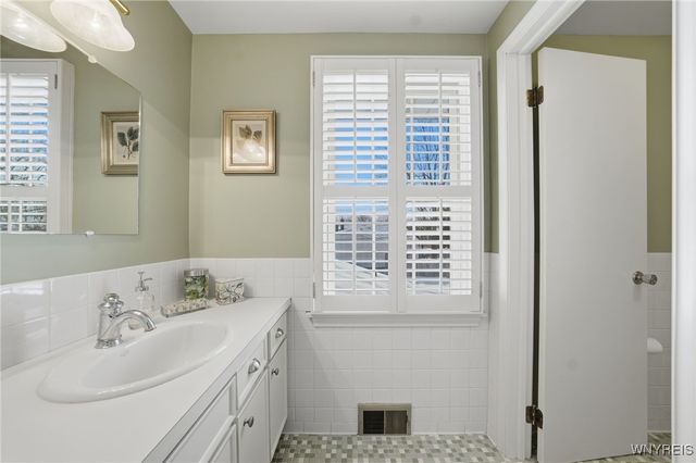 146 Bridle Path, Amherst, NY 14221