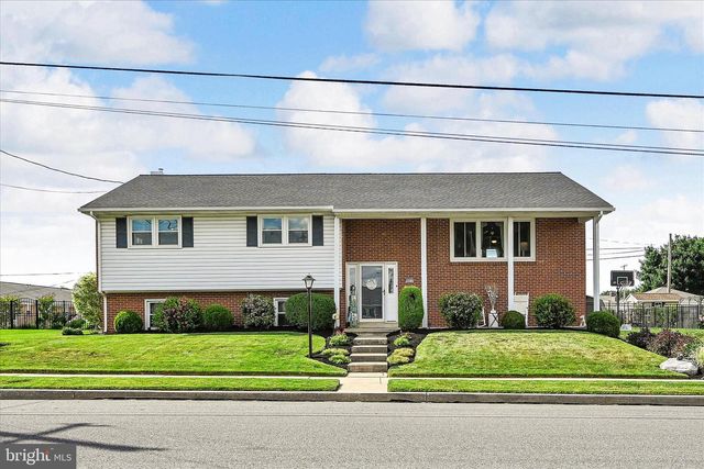 623 W PINE ST, Palmyra, PA 17078