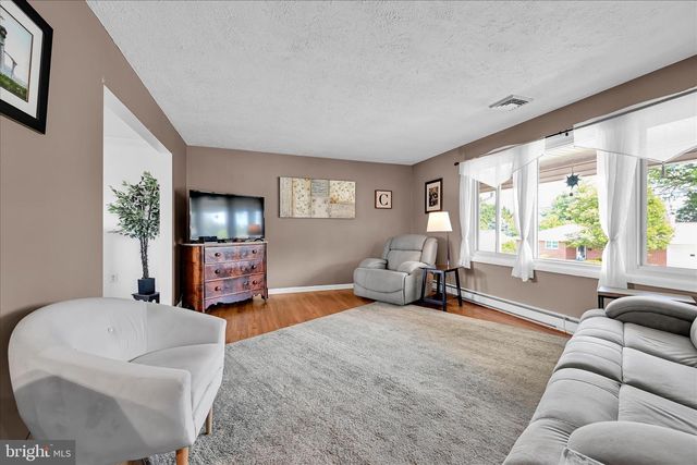 623 W PINE ST, Palmyra, PA 17078