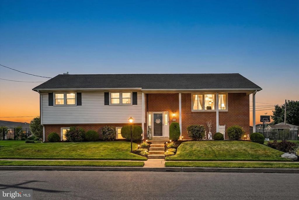 623 W PINE ST, Palmyra, PA 17078
