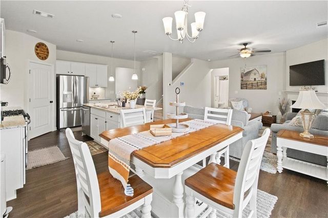 6755 Scarlet Oak Way, Flowery Branch, GA 30542