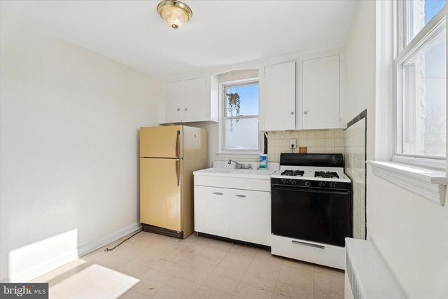 928 FOX CHASE RD, Jenkintown, PA 19046