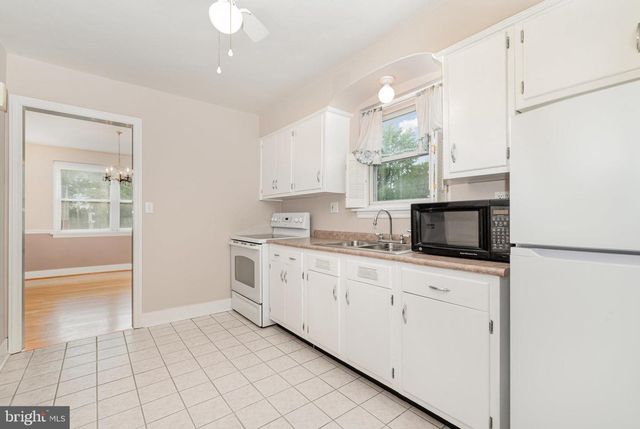 3204 MEADOW LN, Harrisburg, PA 17109