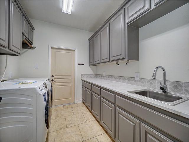 6134 Strasbourg Dr, Corpus Christi, TX 78414