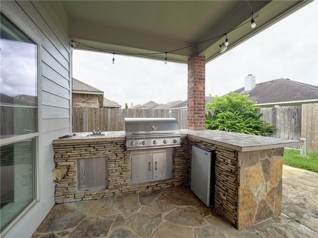 6134 Strasbourg Dr, Corpus Christi, TX 78414