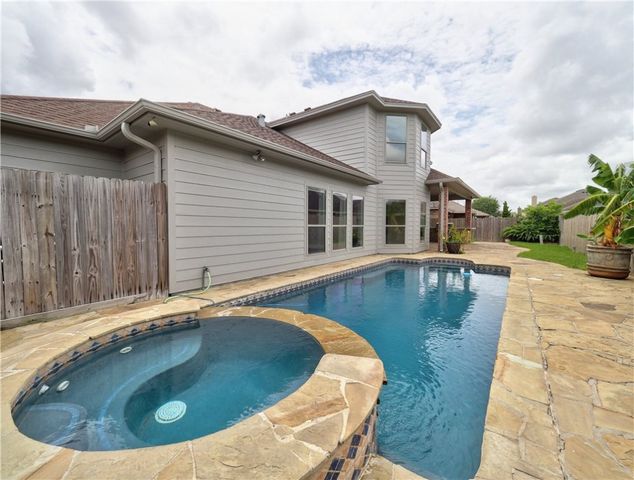 6134 Strasbourg Dr, Corpus Christi, TX 78414