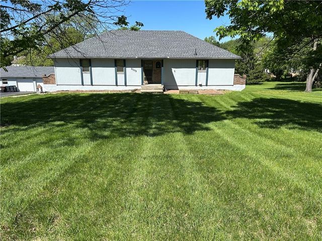 2105 Porter Road, Blue Springs, MO 64014