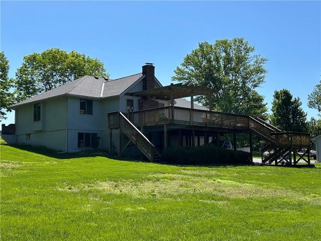 2105 Porter Road, Blue Springs, MO 64014