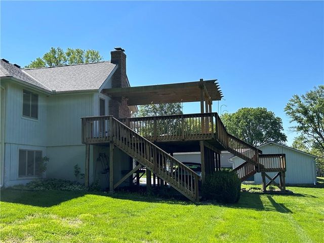 2105 Porter Road, Blue Springs, MO 64014