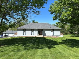 2105 Porter Road, Blue Springs, MO 64014