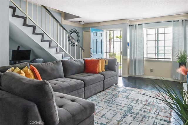 810 W Compton 16, Compton, CA 90220