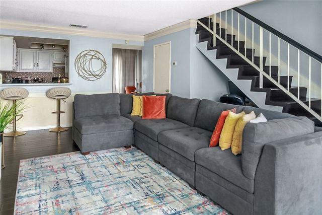 810 W Compton 16, Compton, CA 90220