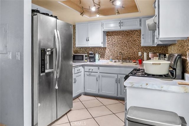 810 W Compton 16, Compton, CA 90220