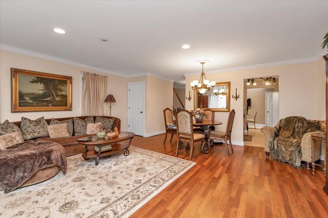 1930 Sunrise Highway 34, Merrick, NY 11566
