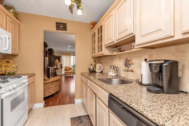 1930 Sunrise Highway 34, Merrick, NY 11566