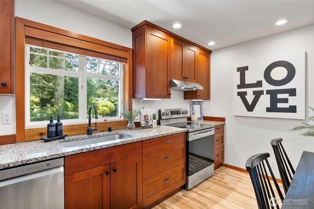 2580 NW Canal View Way, Poulsbo, WA 98370
