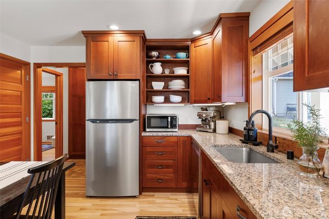 2580 NW Canal View Way, Poulsbo, WA 98370