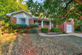 2433 Gladstone Terrace, The Village, OK 73120