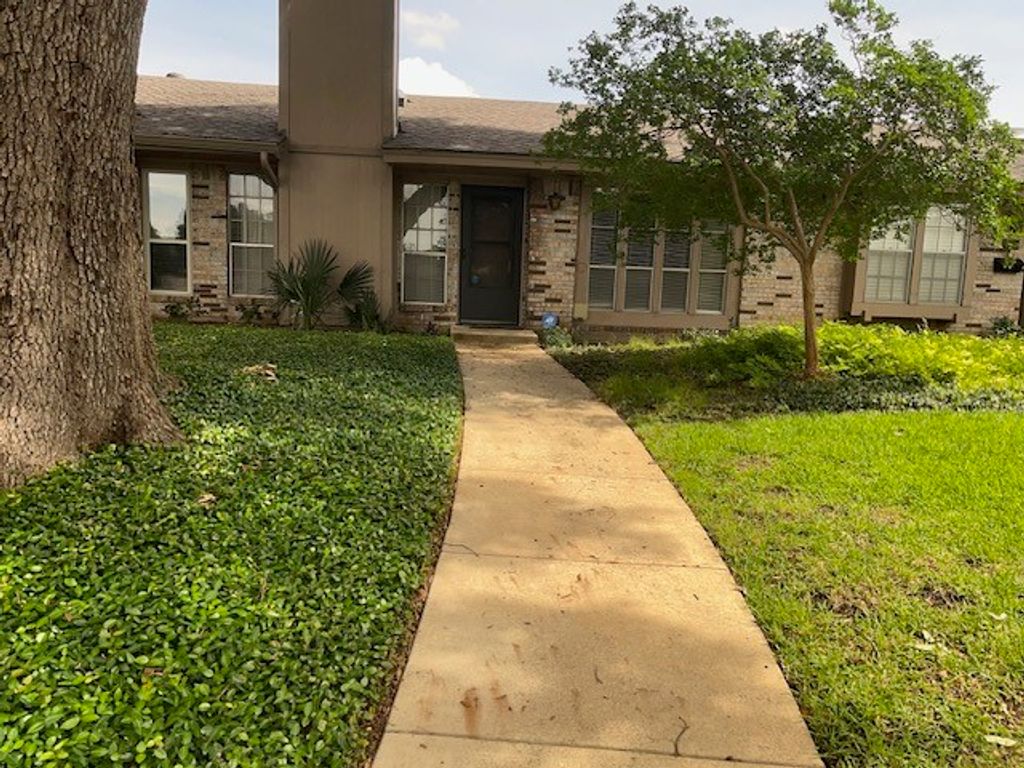 7520 Highmont Street 29, Dallas, TX 75230