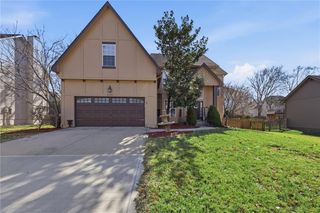 5920 NE Ruby Lane, Lee's Summit, MO 64064