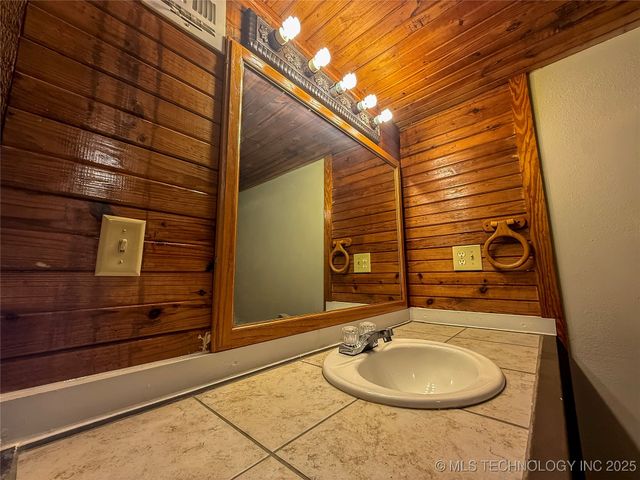 382 Seminole Road, Lone Grove, OK 73443