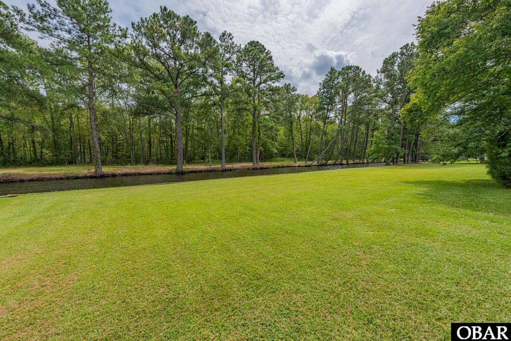 Image 4 of property listing at 104 Pike Drive, Elizabeth City, NC 27909