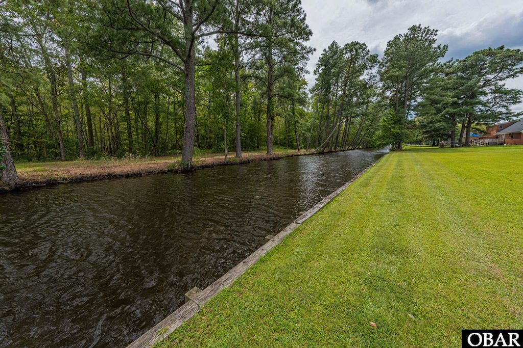 Image 5 of property listing at 104 Pike Drive, Elizabeth City, NC 27909