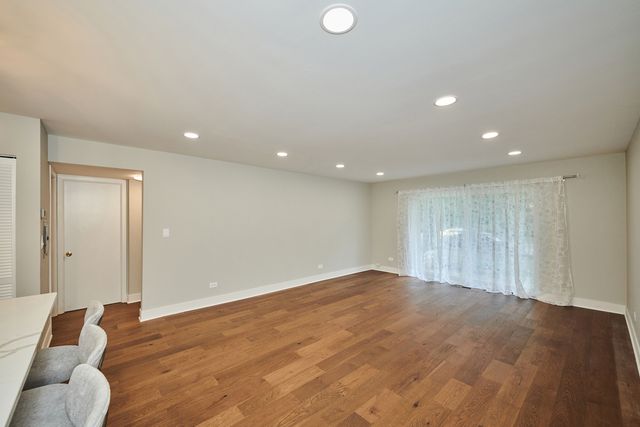 7074 N RIDGE Boulevard 1E, Chicago, IL 60645