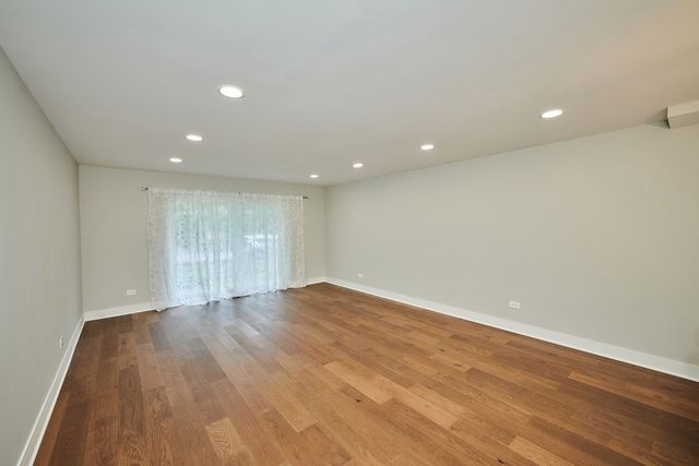 7074 N RIDGE Boulevard 1E, Chicago, IL 60645