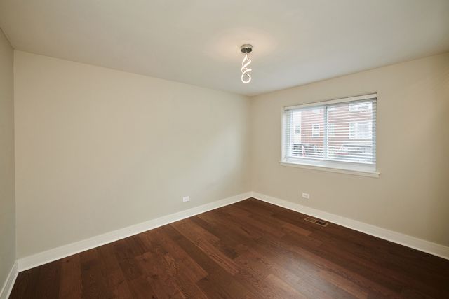 7074 N RIDGE Boulevard 1E, Chicago, IL 60645