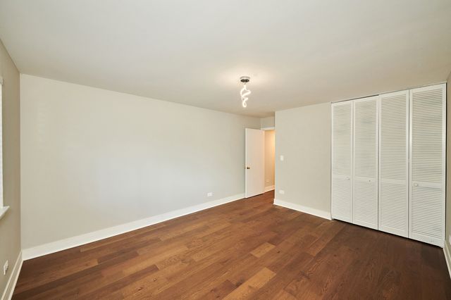 7074 N RIDGE Boulevard 1E, Chicago, IL 60645